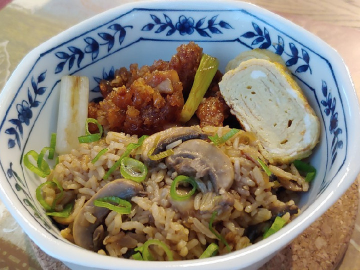 Langkah Mudah untuk Menyiapkan Kuwayaki and Tamago with Mushroom Rice yang Enak