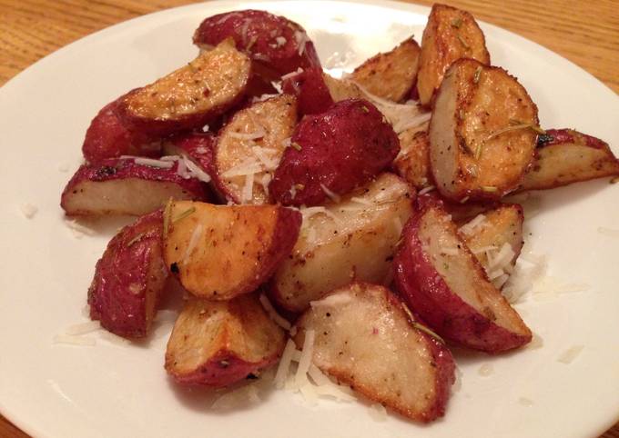 Simple Rosemary & Garlic Parmesan Potatoes Recipe