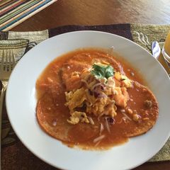 A picture of Camarones Con Huevo (shrimp With Eggs).