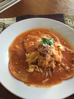 A picture of Camarones Con Huevo (shrimp With Eggs).