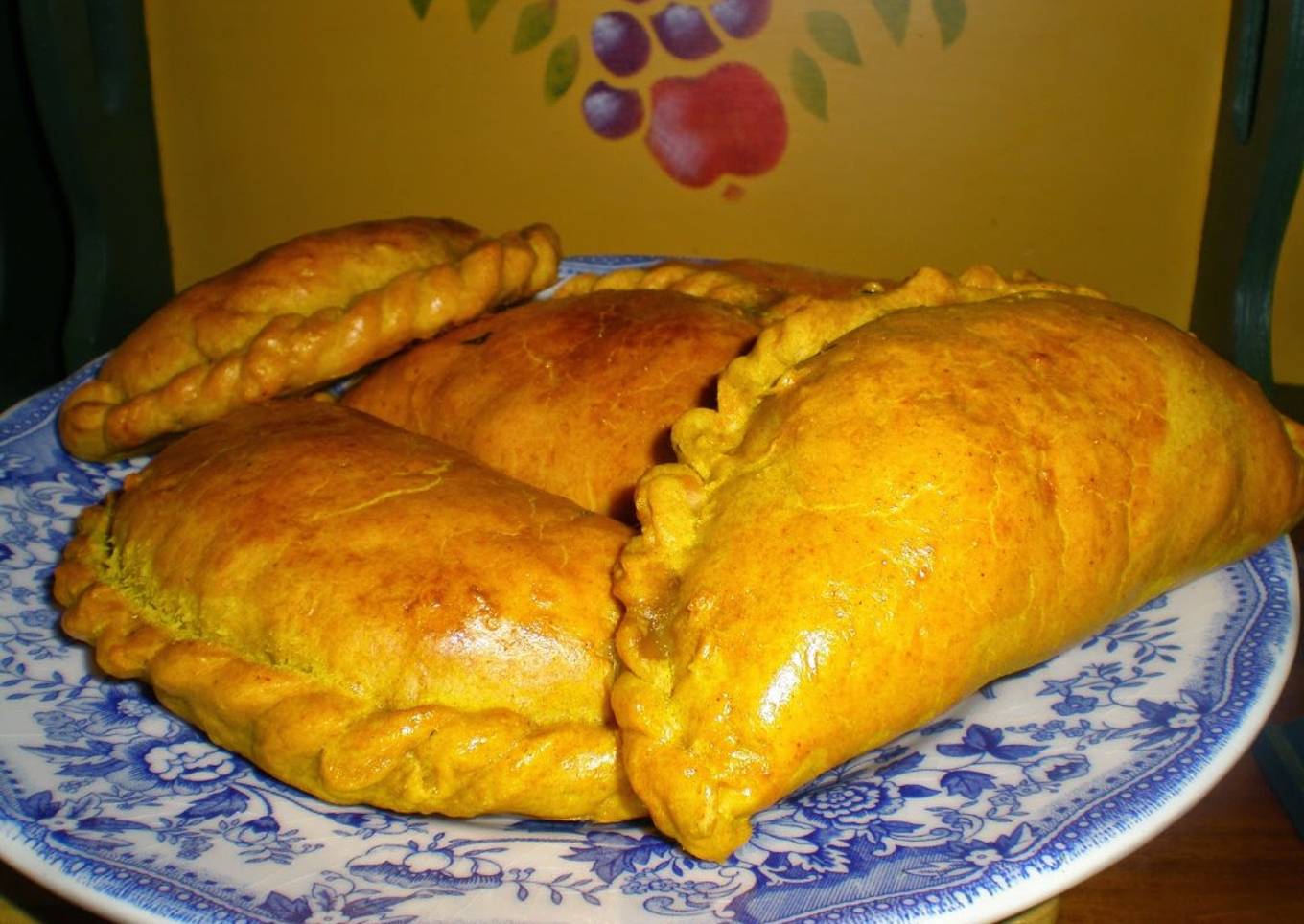 Empanadillas jamaicanas de calabaza (sunshine patties)