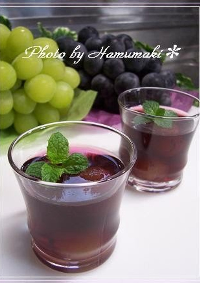 A picture of Jiggly Agar Grape Jello.