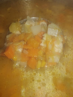Una foto de Sopita de verduras y pollo sin conservantes