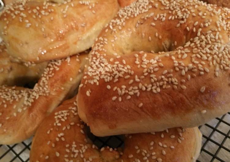 Easy and Simple Sesame Bagels