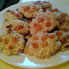 A picture of Oatmeal raisins crispy cookies.