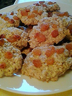 A picture of Oatmeal raisins crispy cookies.