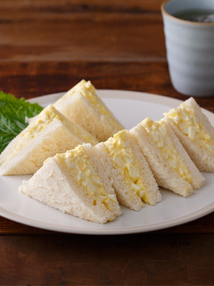 【家樂福廚房】深夜食堂》雞蛋三明治(第17夜) 的食譜成品照片