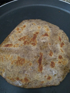 कुट्टू पराठा (kuttu paratha recipe in Hindi) रेसिपी मुख्य फोटो