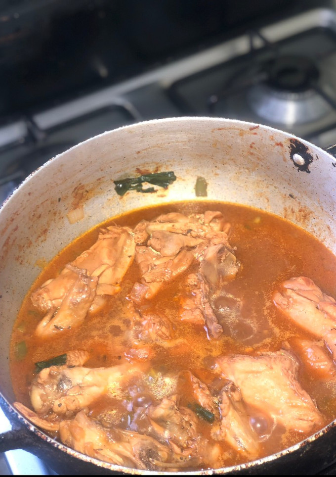 Una foto de Pollo guisado