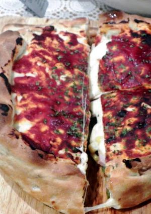 A picture of Deep dish pizza (chicago style).
