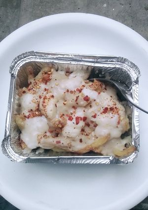 A picture of Cheese fries 🍟.