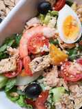 Salada de camarão e salmão