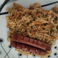 A picture of Maggie noodles with vegetables tasty way....