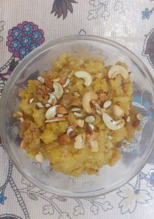 मूंग दाल हलवा (moong dal halwa recipe in Hindi) रेसिपी मुख्य फोटो