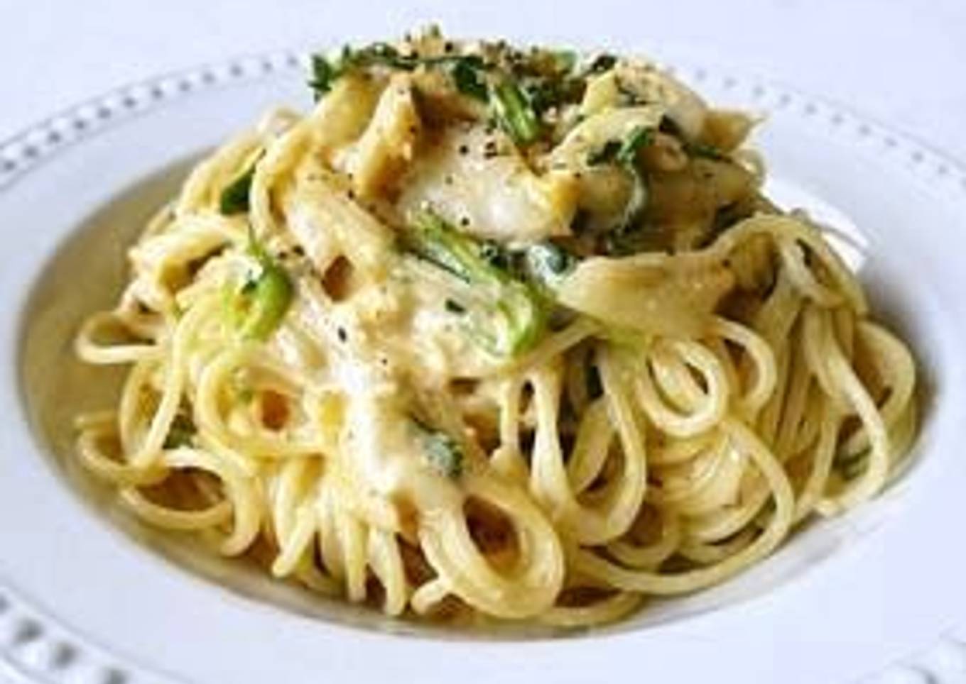 Noodles with kimchi and cream