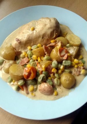 A picture of Vickys Creamy Chicken One-Pot, GF DF EF SF NF.
