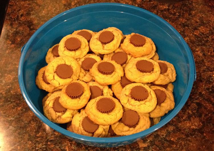 Simple Way to Make Super Quick Homemade Reese&#39;s Peanut Butter Cup Cookies