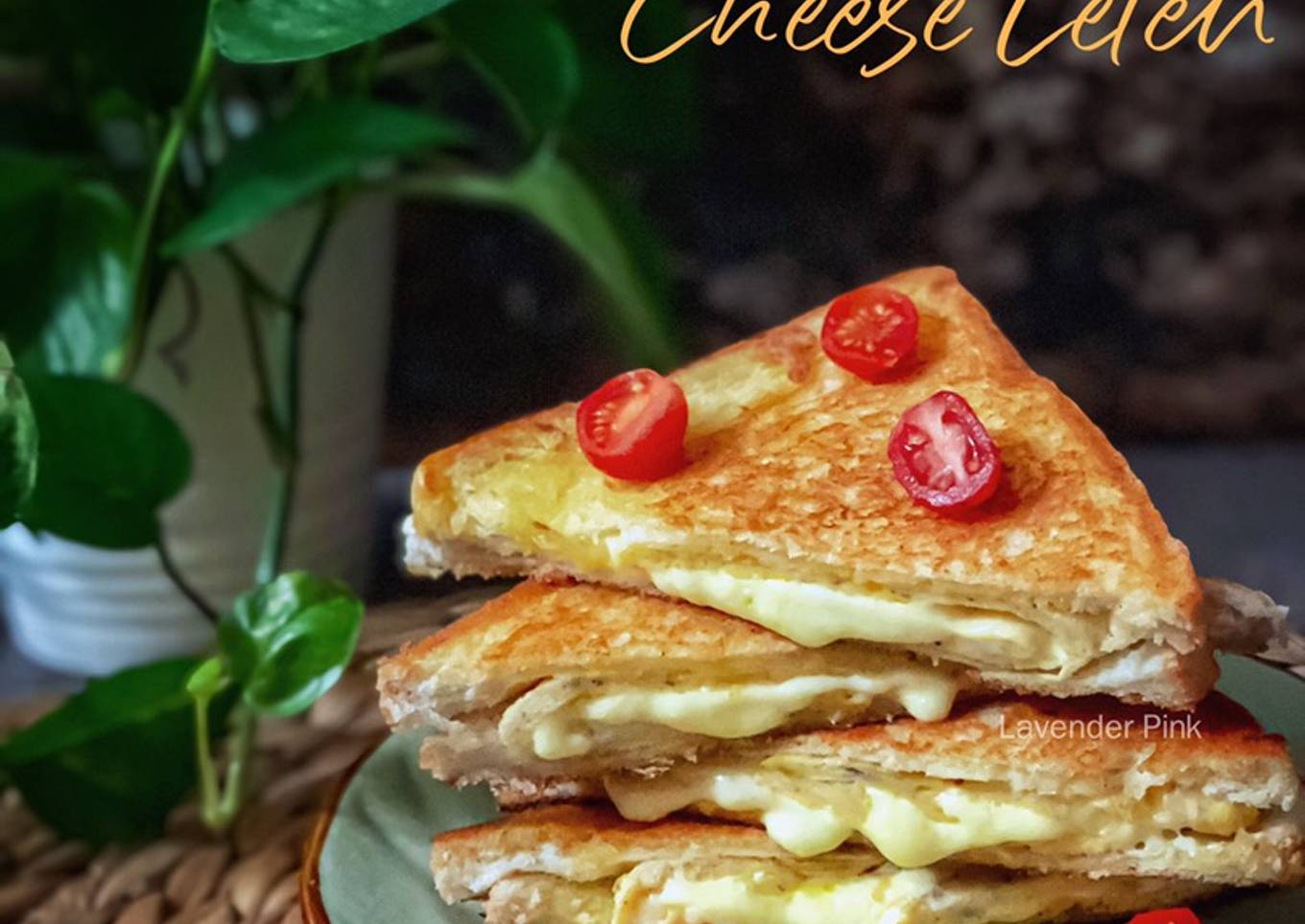 Roti telur dengan keju leleh