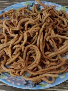 તીખા ગાંઠિયા (Tikha Ganthiya Recipe In Gujarati) રેસીપી મુખ્ય ફોટો