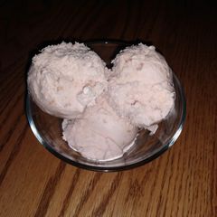 A picture of Rhubarb Ice Cream.