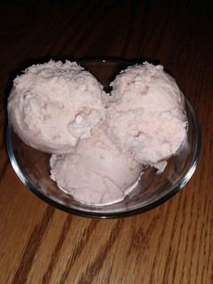 A picture of Rhubarb Ice Cream.