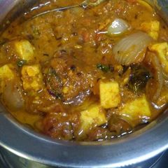 A picture of Matar paneer.