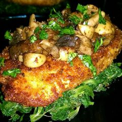 A picture of Chicken Florentine.