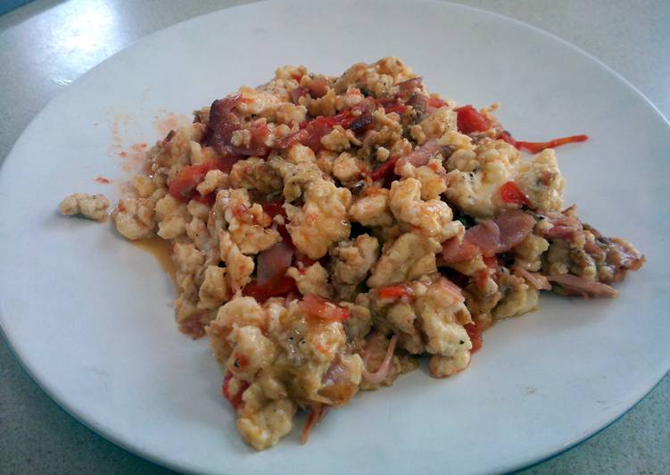Simple Way to Make Favorite Bacon and Tomato Scrambled Eggs