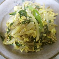 A picture of Ground Meat, Garlic Chives & Bean Sprouts - Spicy Chinese Stir-Fry.