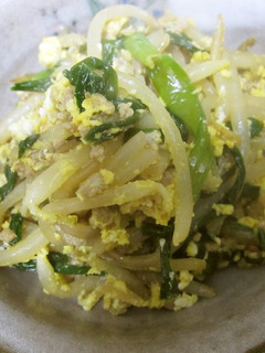 A picture of Ground Meat, Garlic Chives & Bean Sprouts - Spicy Chinese Stir-Fry.