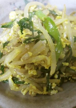 A picture of Ground Meat, Garlic Chives & Bean Sprouts - Spicy Chinese Stir-Fry.
