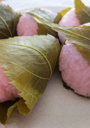 A picture of Sakura-mochi with Chunky Sweetened Adzuki Bean Paste.