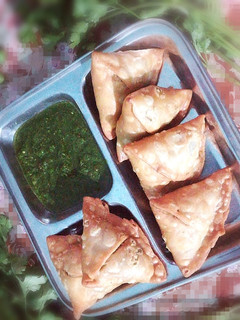 हरे मटर के समोसे (Hare matar ke samose recipe in Hindi) रेसिपी मुख्य फोटो