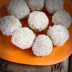 A picture of Mawa coconut laddu.
