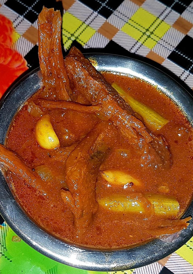 கருவாட்டுக் குழம்பு செய்முறை முக்கிய புகைப்படம்