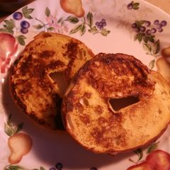 A picture of French toast bagel.