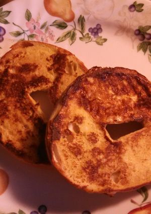 A picture of French toast bagel.