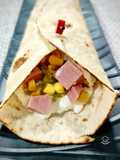 Wrap de pavo y queso cottage con aguacate y ventresca