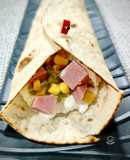 Wrap de pavo y queso cottage con aguacate y ventresca