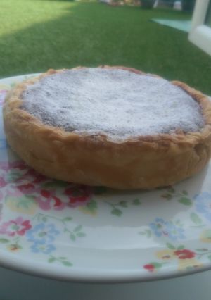 A picture of Bakewell tart.