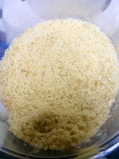 A picture of DIY homemade bread crumbs.