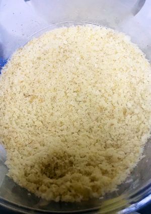 A picture of DIY homemade bread crumbs.