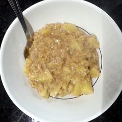 A picture of Apple oatmeal.