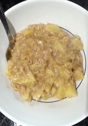 A picture of Apple oatmeal.