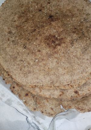 कूटू के पराठे (kuttu ke parathe recipe in Hindi) रेसिपी मुख्य फोटो