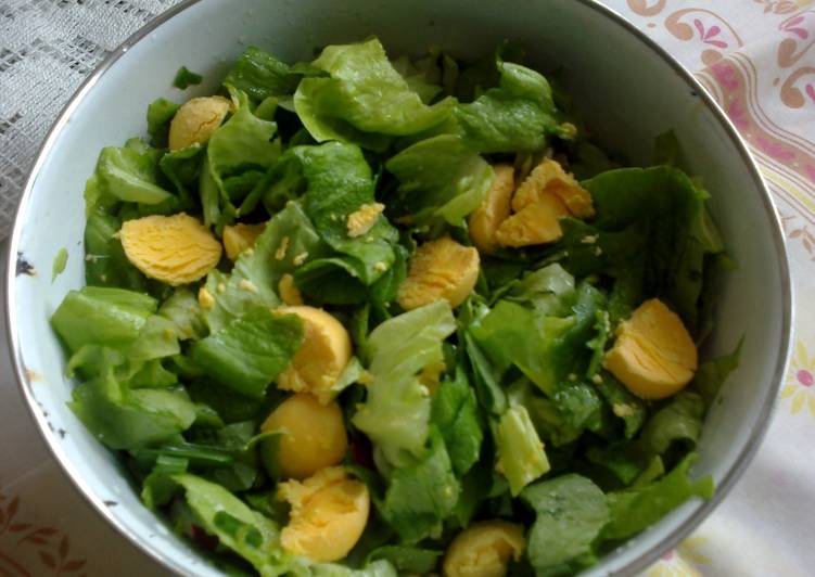 Steps to Make Award-winning Lettuce salad with eggs