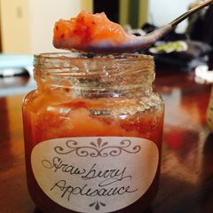 A picture of Strawberry Applesauce.