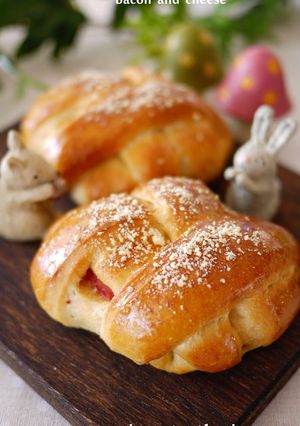 A picture of Cute Braided Bread Rolls.