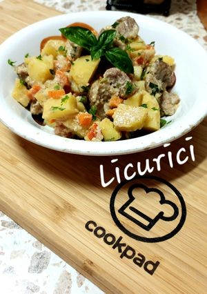 O poză a rețetei Carne de curcan cu cartofi înnăbușiți în sos de iaurt.