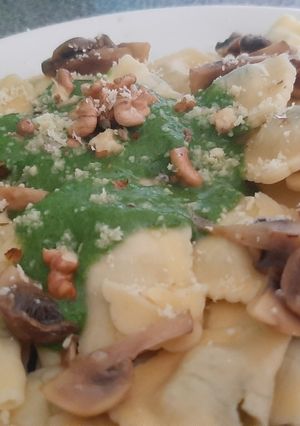 Una foto de Ravioli de Ricota y Espinaca con salsa pesto